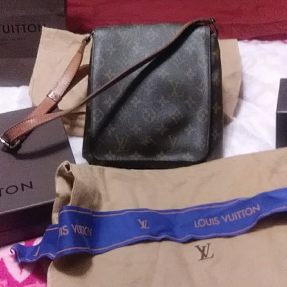 Louis Vuitton purse w/ adjustable strap Authentic - Picture 5 of 6